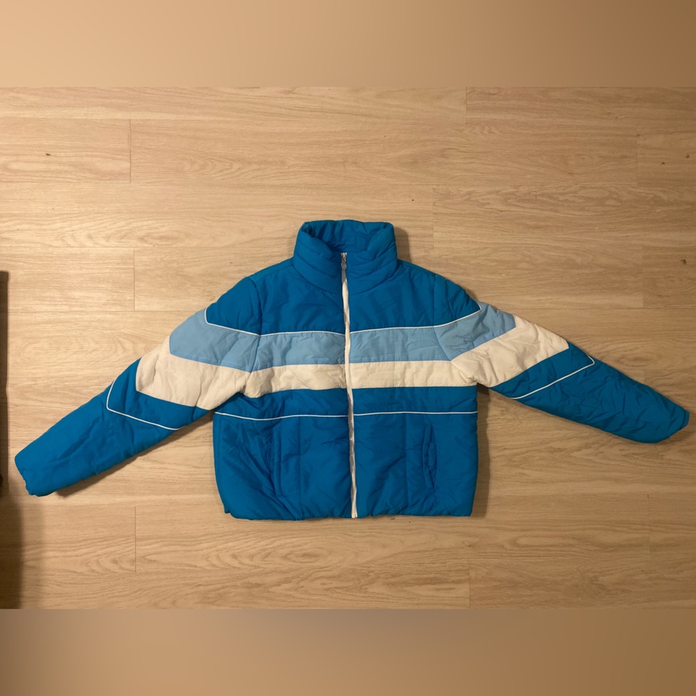 Super Cute Blue Puffer Bomber Jacket — vintage style!